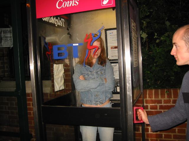 Sues in a phonebox